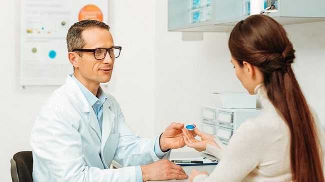 علت خرید لنز از پزشک چشم