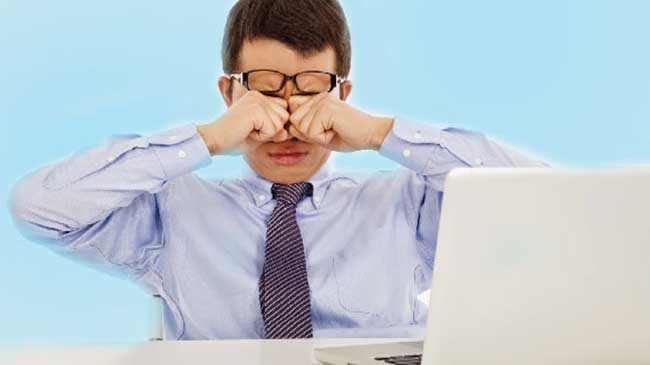 آیا کار با کامپیوتر به چشم آسیب می‌زند؟