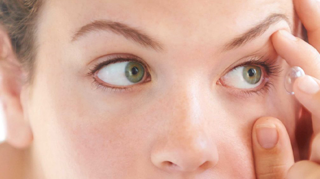 اشتباهات رایج در نگهداری و استفاده از لنزهای تماسی