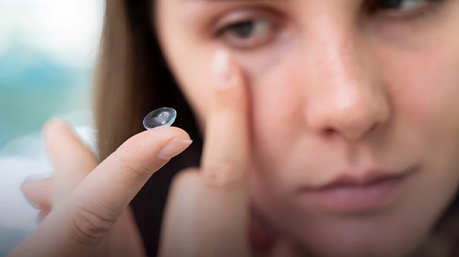 رابطه بین رعایت بهداشت لنز تماسی و بروز کراتیت میکروبی