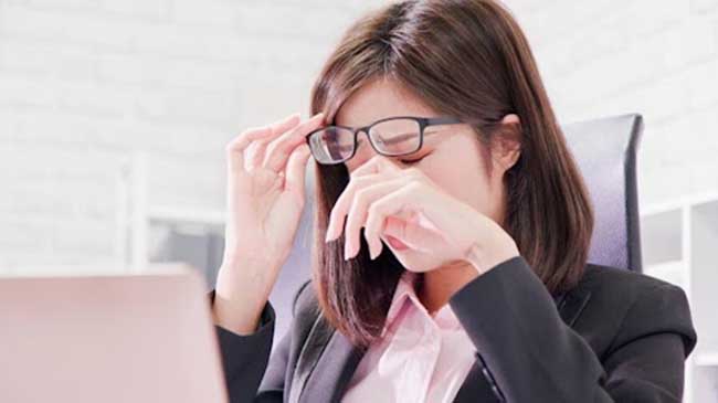 راهکارهای طبیعی برای کاهش خستگی چشم