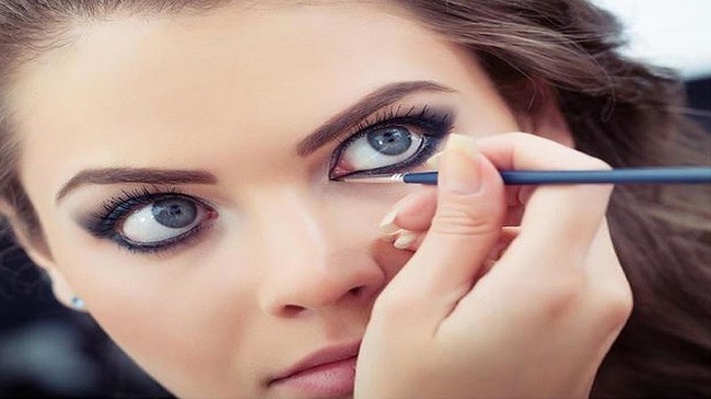 10 توصیه برای آرایش کردن با داشتن لنز چشم