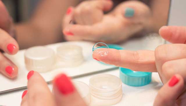 راهنمای جامع نگهداری از لنز تماسی و محلول‌های شستشو