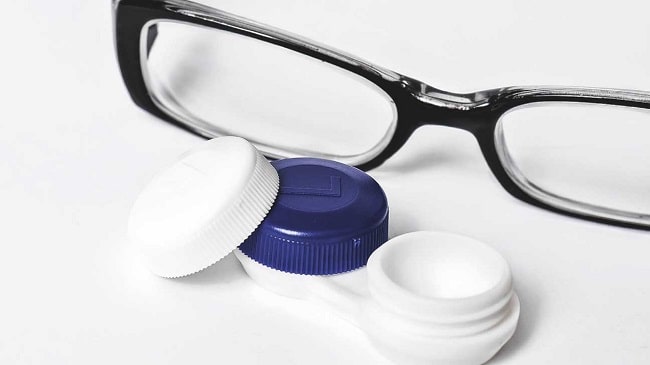 عینک-جایگزین-لنز-در-افراد-مسن